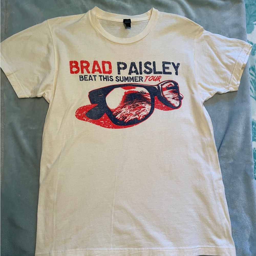 Brad Paisley “Beat this summer” concert tour shirt Sz Med